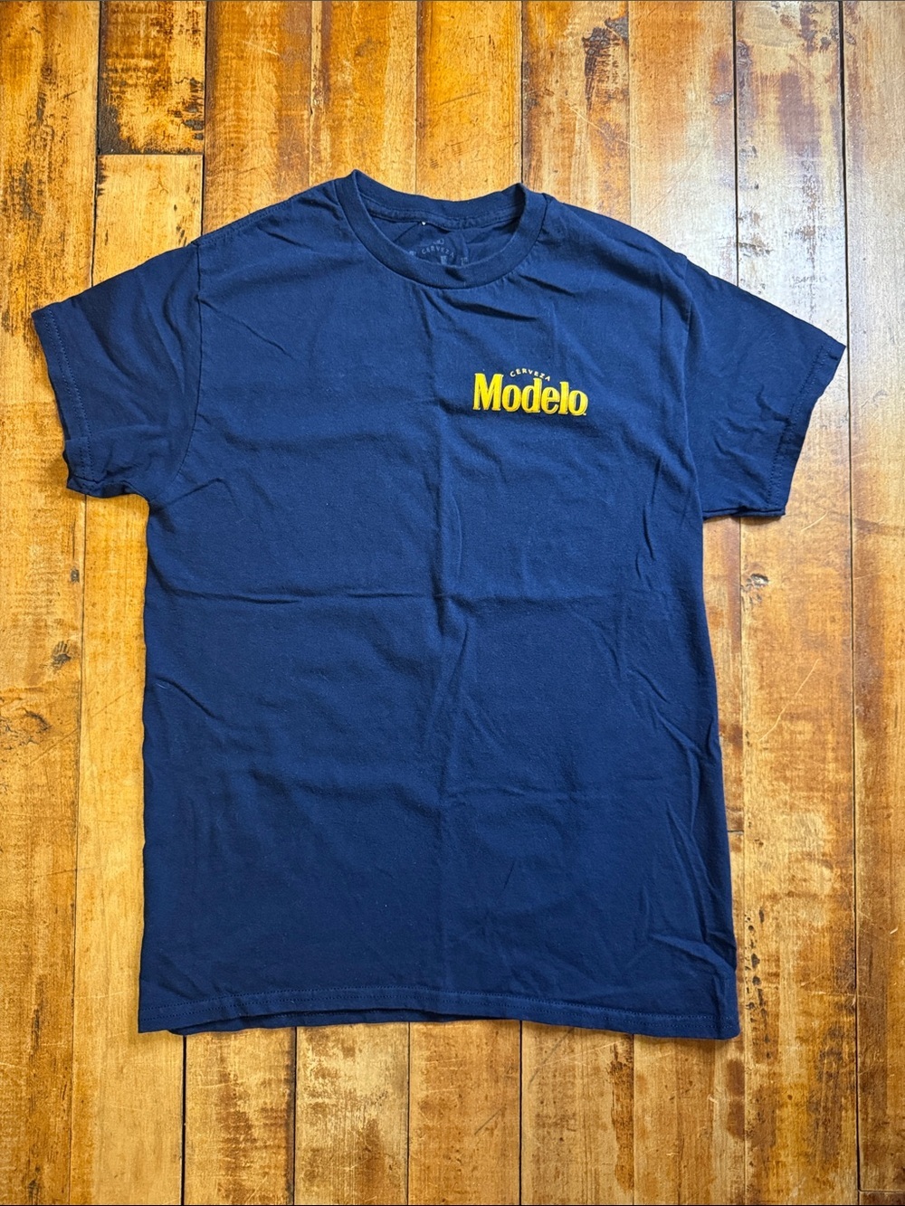 Modelo Short Sleeve shirt Small navy blue yellow graphic tee